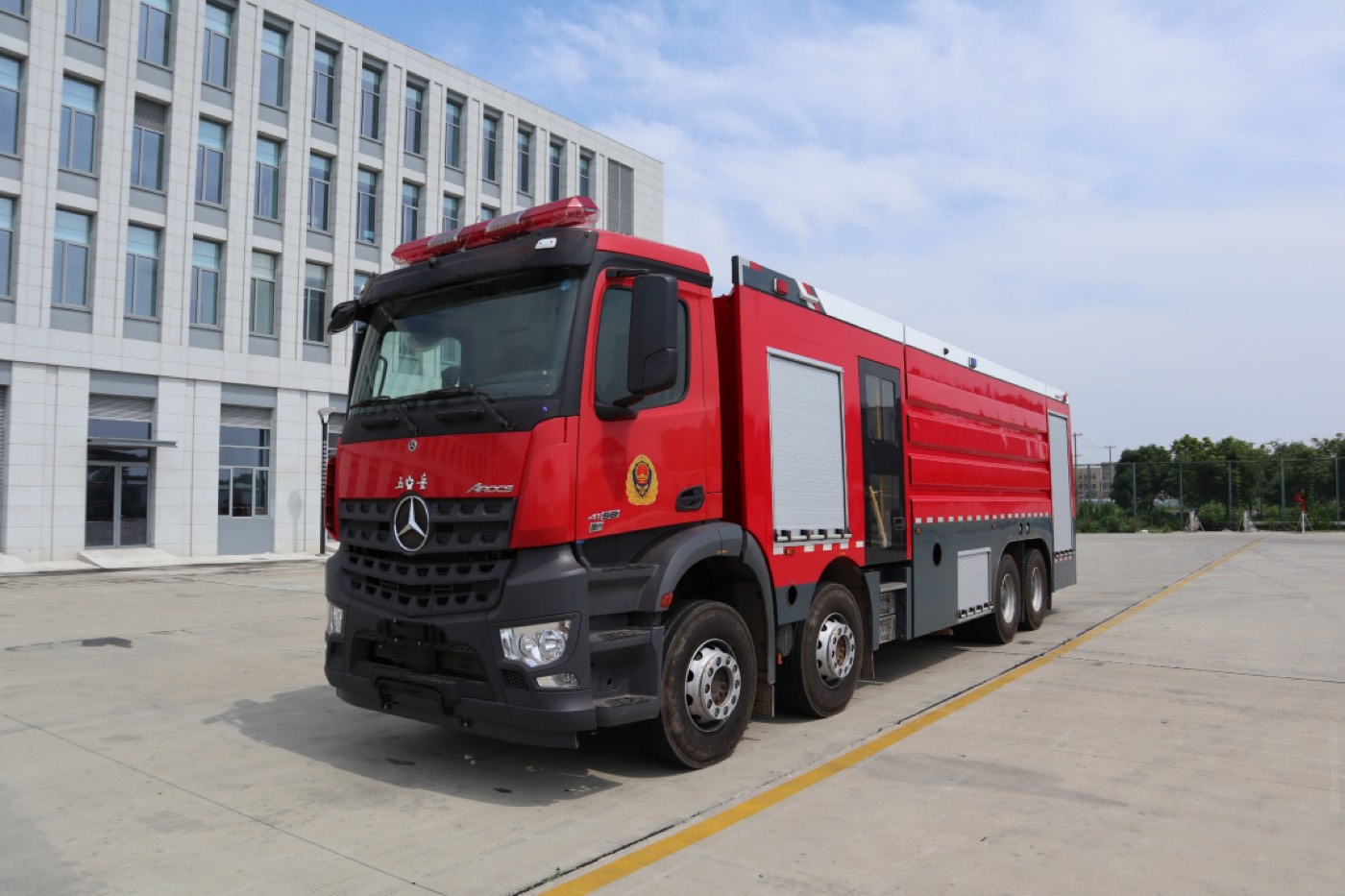 Mercedes 8×4 Fire Truck